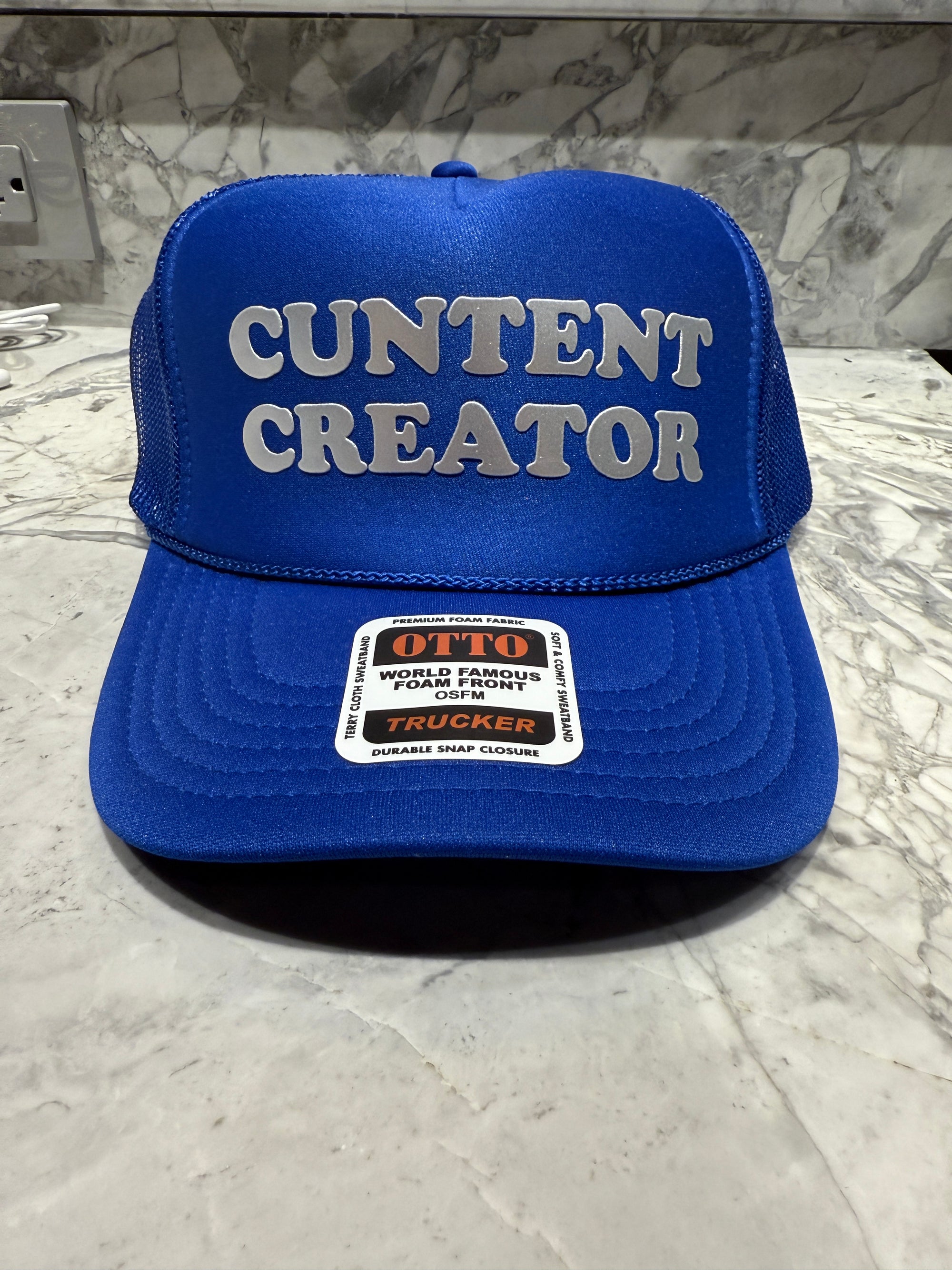 CUNTENT CREATOR